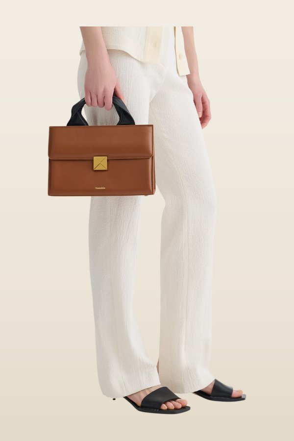 The SANDI Lock - Top handle bag — model back