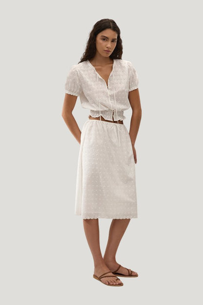 Santana Top Lucy Broderie — model side