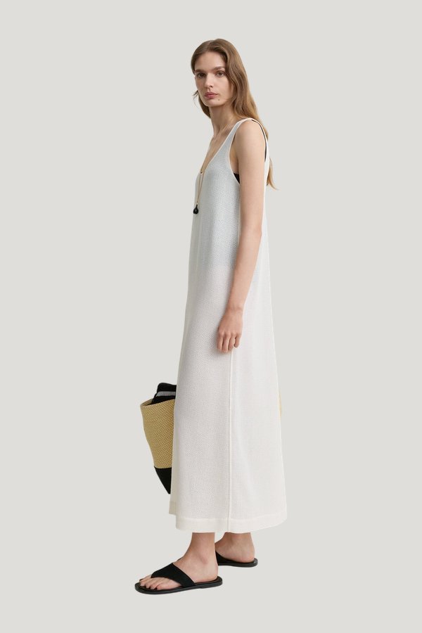 Scoop cover-up macadamia — model side