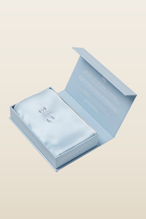 Seabreeze Queen Zippered Pillowcase — model back