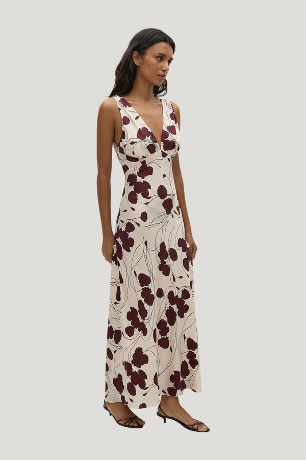 Signe Maxi Dress Dandelion Floral Bordeaux — model side