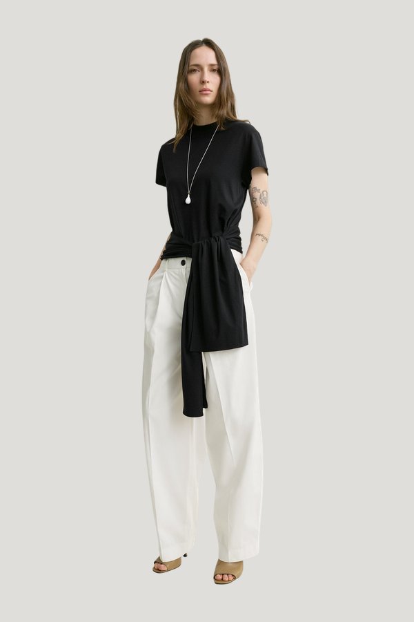 Single pleat cotton trousers — model front