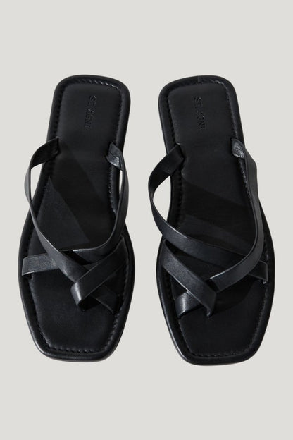 Soft Strap Slide — model front