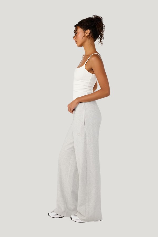 Straight Leg Sweatpants | Snow Marle — model side
