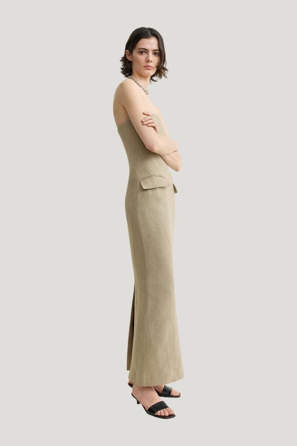 Strapless pocket dress — model side
