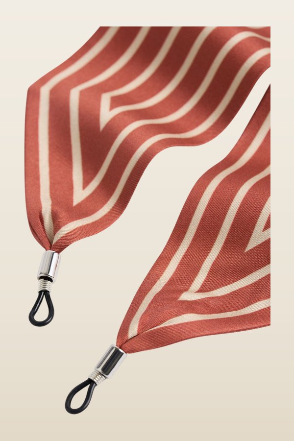 Striped sunglasses scarf — model back