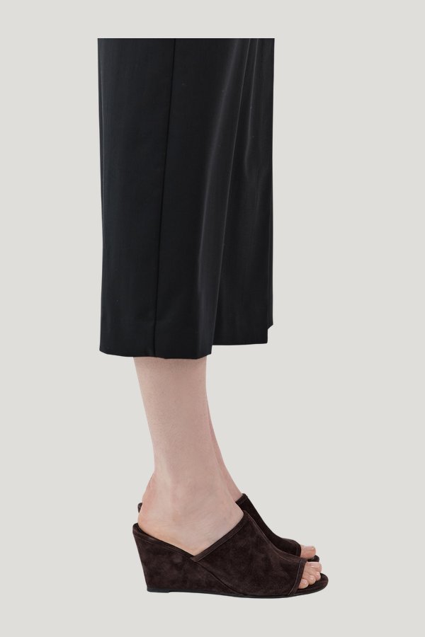 Suede Bandeau Wedge - Coffee — model side