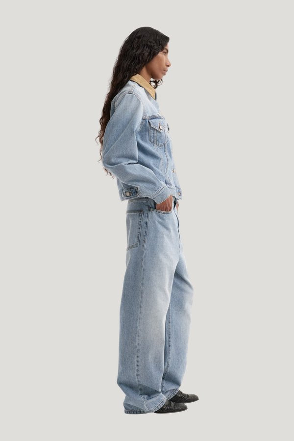 Suede collar fitted denim jacket | classic — model side