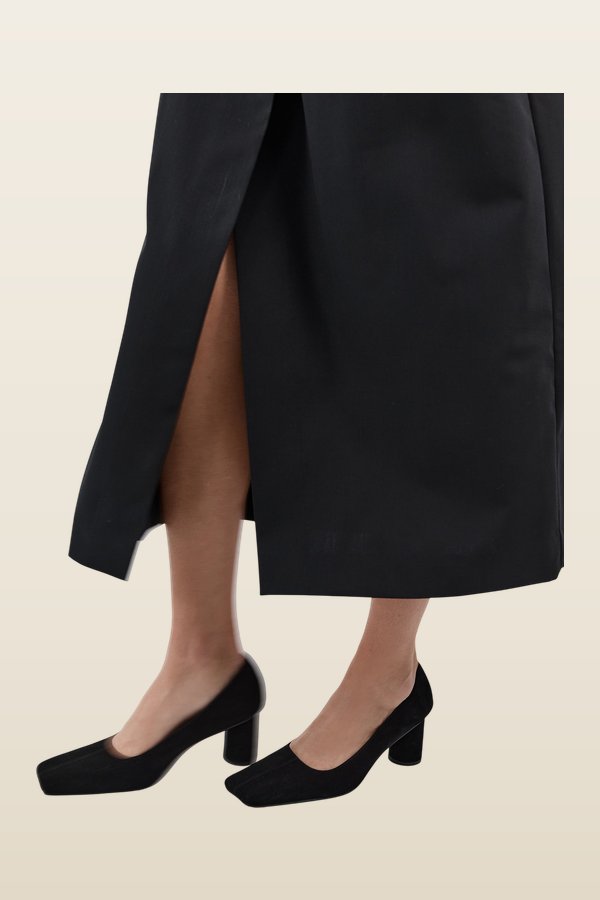 Suede Cylinder Pump — model back