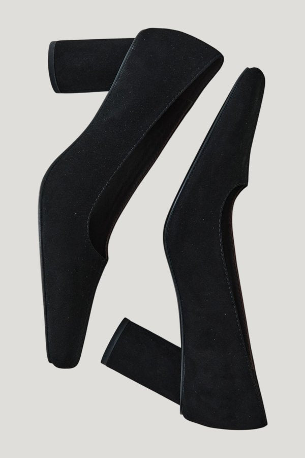 Suede Cylinder Pump — model front