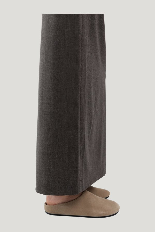 Suede Mule - Rock — model side