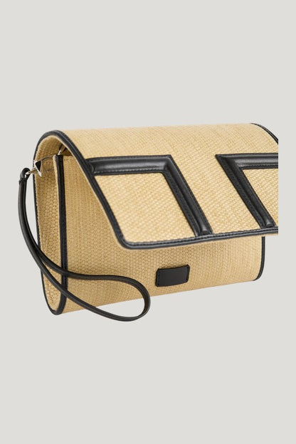 T-flap woven envelope natural/black — model front
