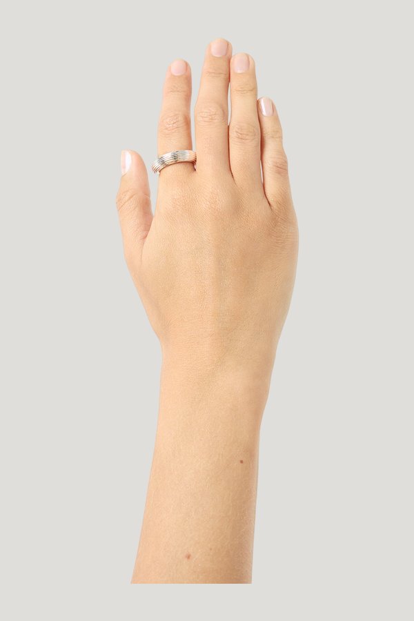 The Amelia Ring — model side