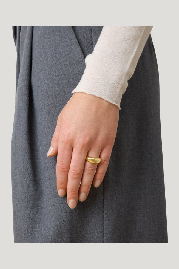 The Anna Ring — model front