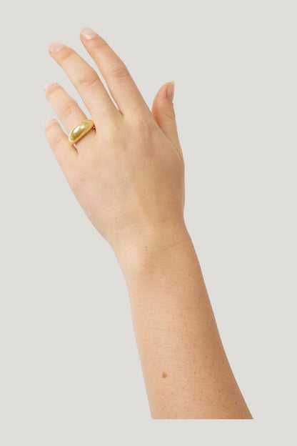 The Anna Ring — model side