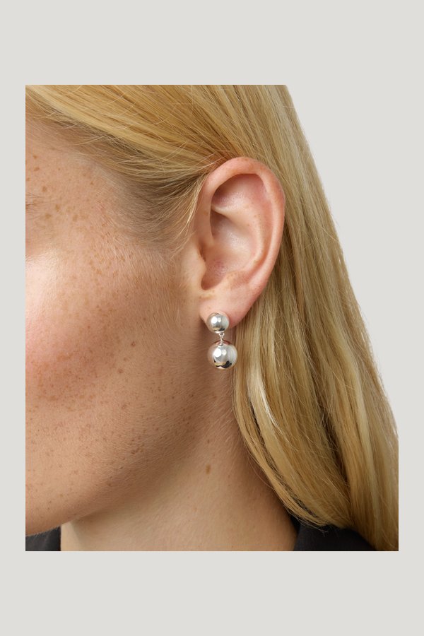 The Caroline Earrings — model front