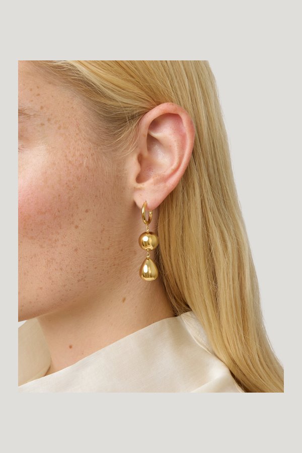 The Cathrine Earrings — model front
