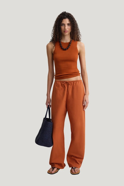 The Cotton Pant Ginger — model front