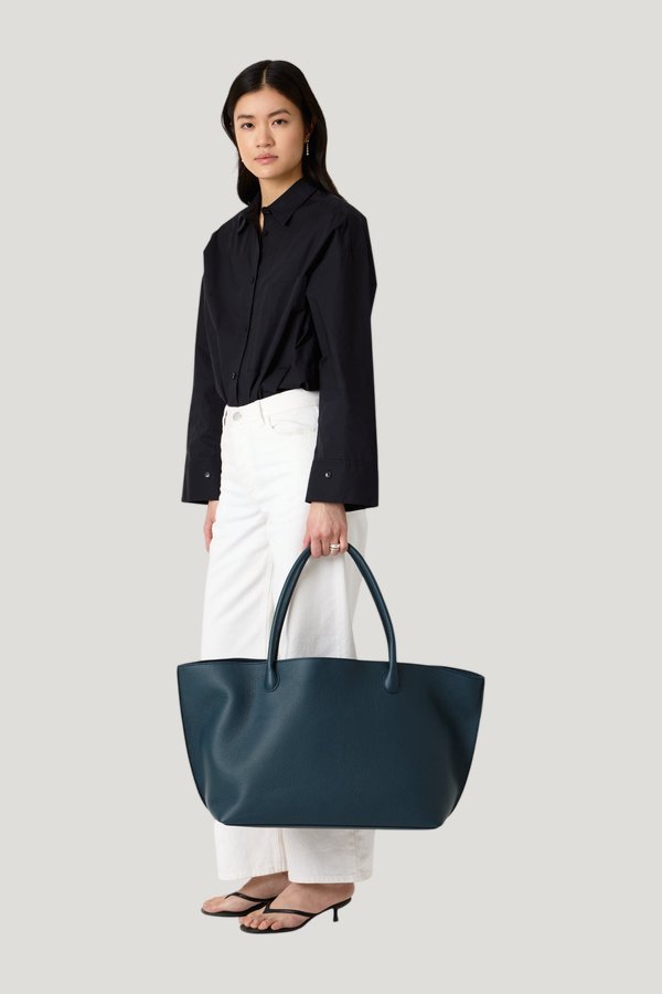 The Eva Weekend Tote — model side