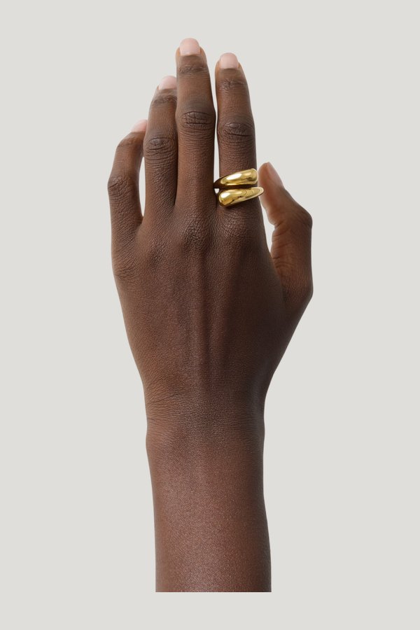 The Victoria Ring — model side