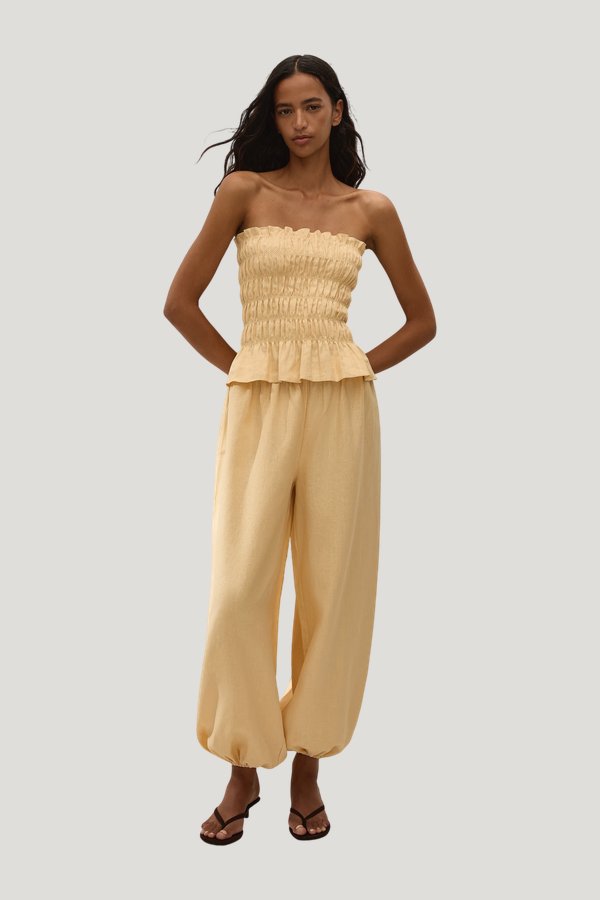 Tiera Top Daffodil — model front