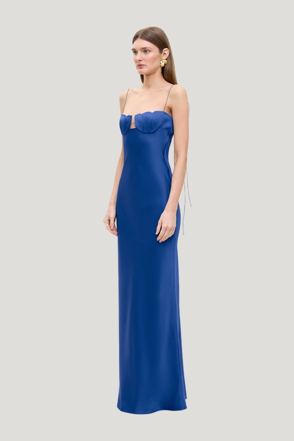 Tulip dress — model side