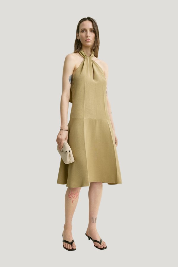 Twist halter dress cumin — carry 2