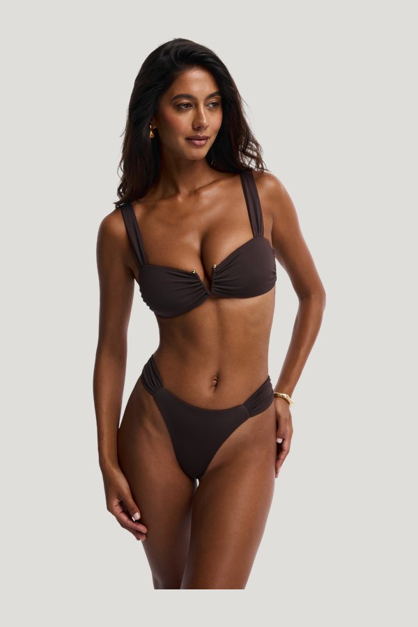 Victoire Top — model side