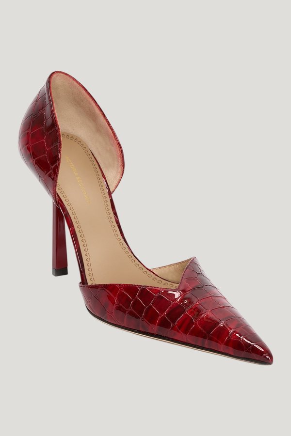 Victoria Angle D'Orsay Pump 115 — model front