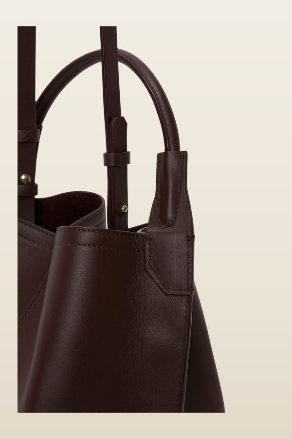Victoria Bucket Bag — model back