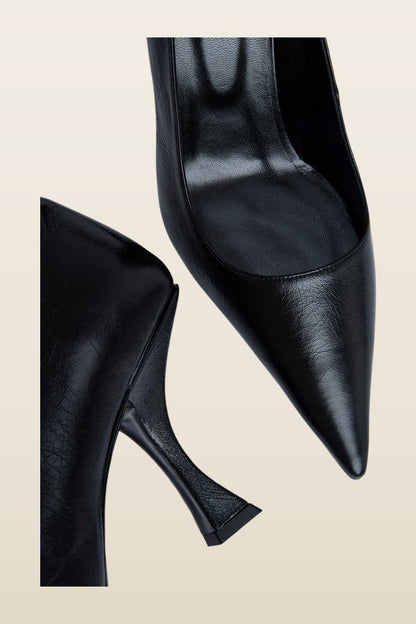 Viva Black Creased Leather Pump — model back