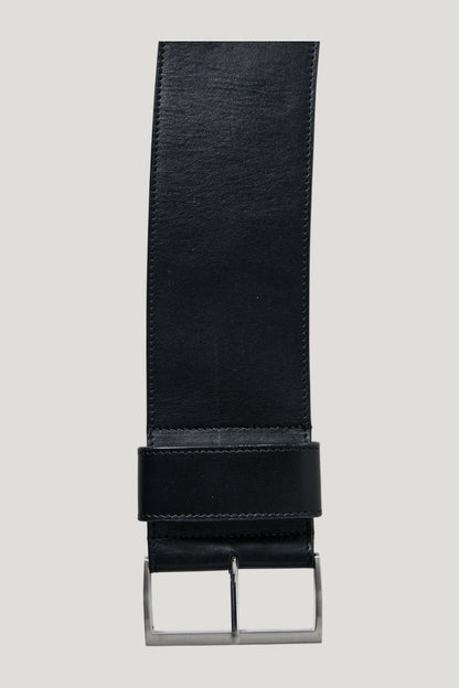 Wide Classic Belt — model side