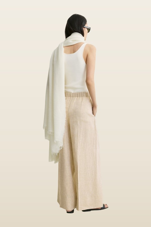 Wide summer trousers natural — model back