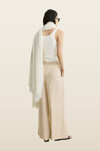 Wide summer trousers natural — model back