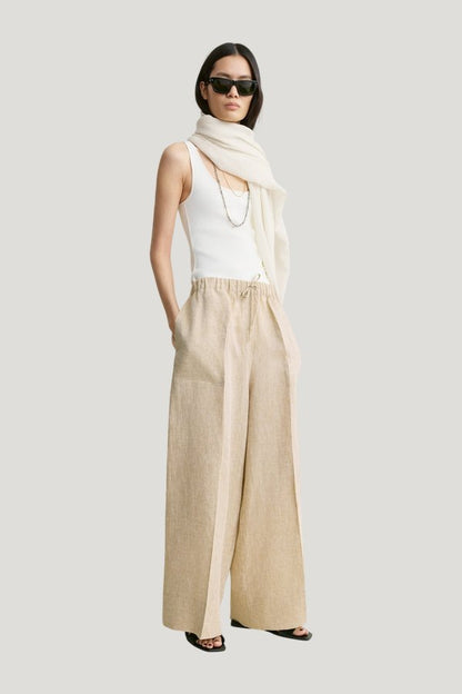 Wide summer trousers natural — model front