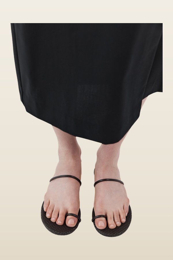 Woven Minimal Slide - Coffee — model back