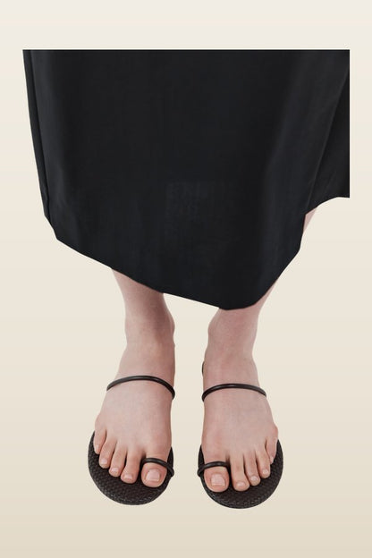 Woven Minimal Slide - Coffee — model back