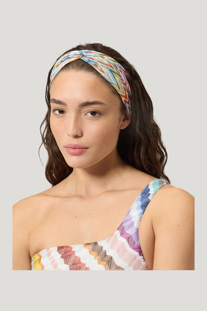 Zig zag printed fabric hairband — model side